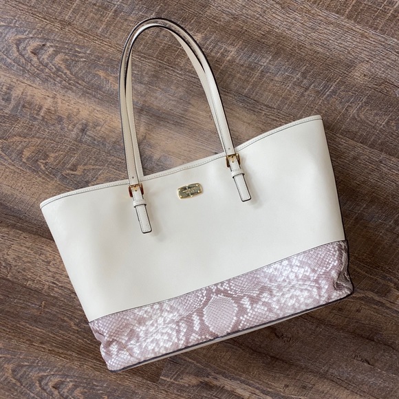 Michael Kors Handbags - Michael Kors Purse